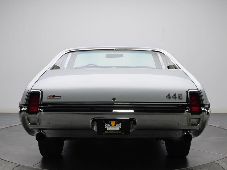  Oldsmobile 442 Sport Coupe 1969 года  (фото 8 из 10)